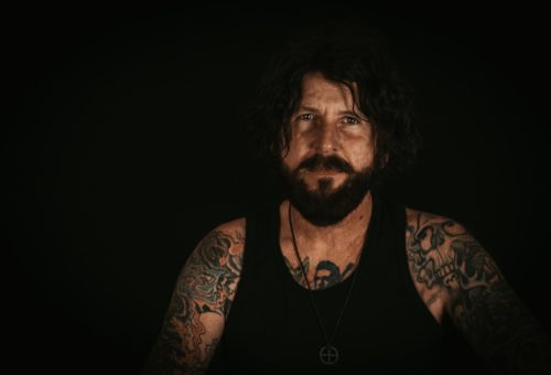 Tracii Guns: Six-Strings Ablazing